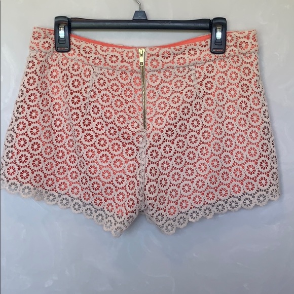 Gianni Bini Crochet Lace Overlay Shorts Size 7 - Picture 6 of 6